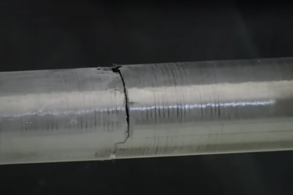 熱塑性碳纖維制品會出現(xiàn)分層開裂的情況嗎？