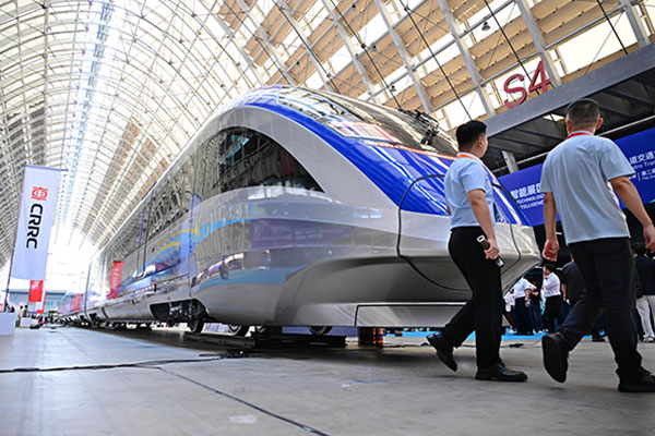 碳纖維賦能！我國首列中國標準智能市域列車亮相，減重30%引領綠色出行新變革