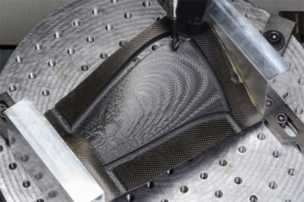 熱塑復(fù)材風扇葉片：輕量化與可回收的航空新方向