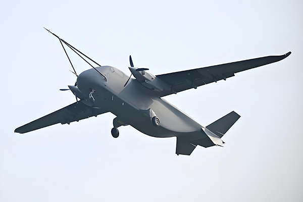 深度解碼“長鷹-8”首飛：碳纖維如何撐起“空中重卡”的硬核脊梁？